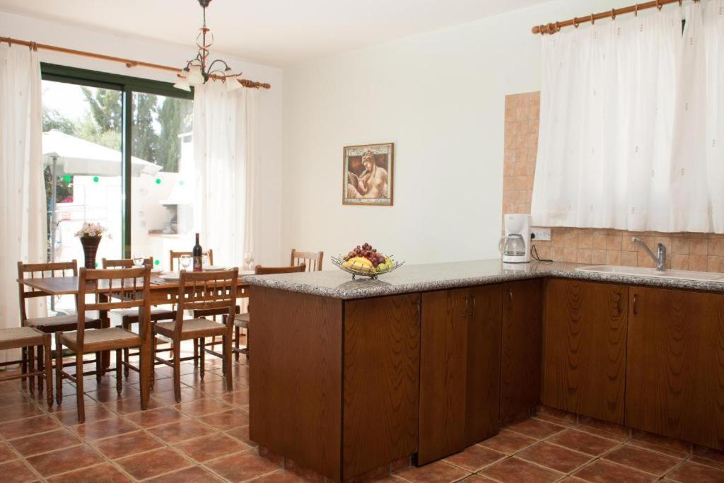 Banana Sunset Villas Paphos Bagian luar foto